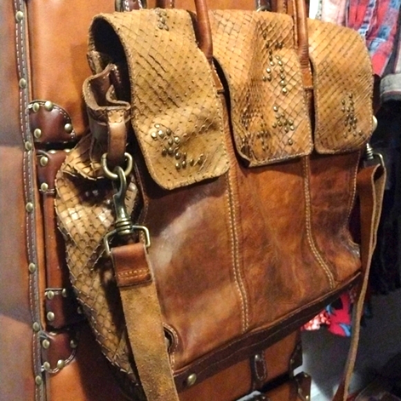 RARE Giant Campomaggi Italian leather studded messenger bag with leather scales - Picture 2 of 16